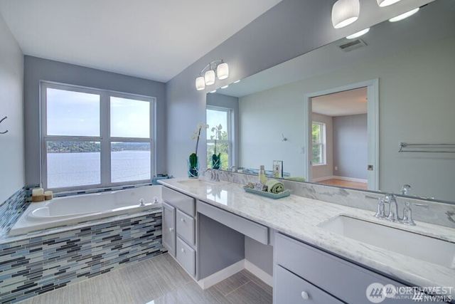 9837 Rainier Avenue S, Seattle, WA 98118