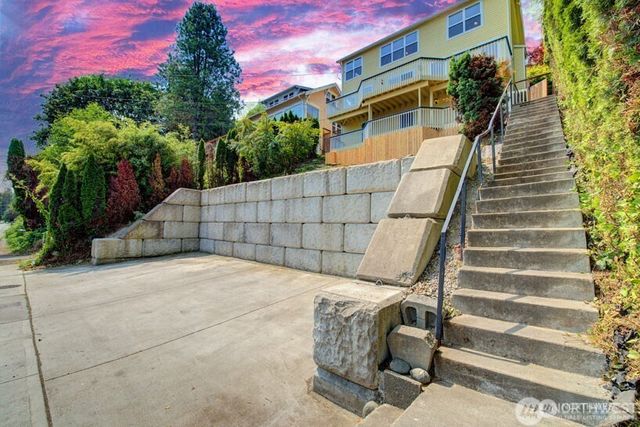 9837 Rainier Avenue S, Seattle, WA 98118