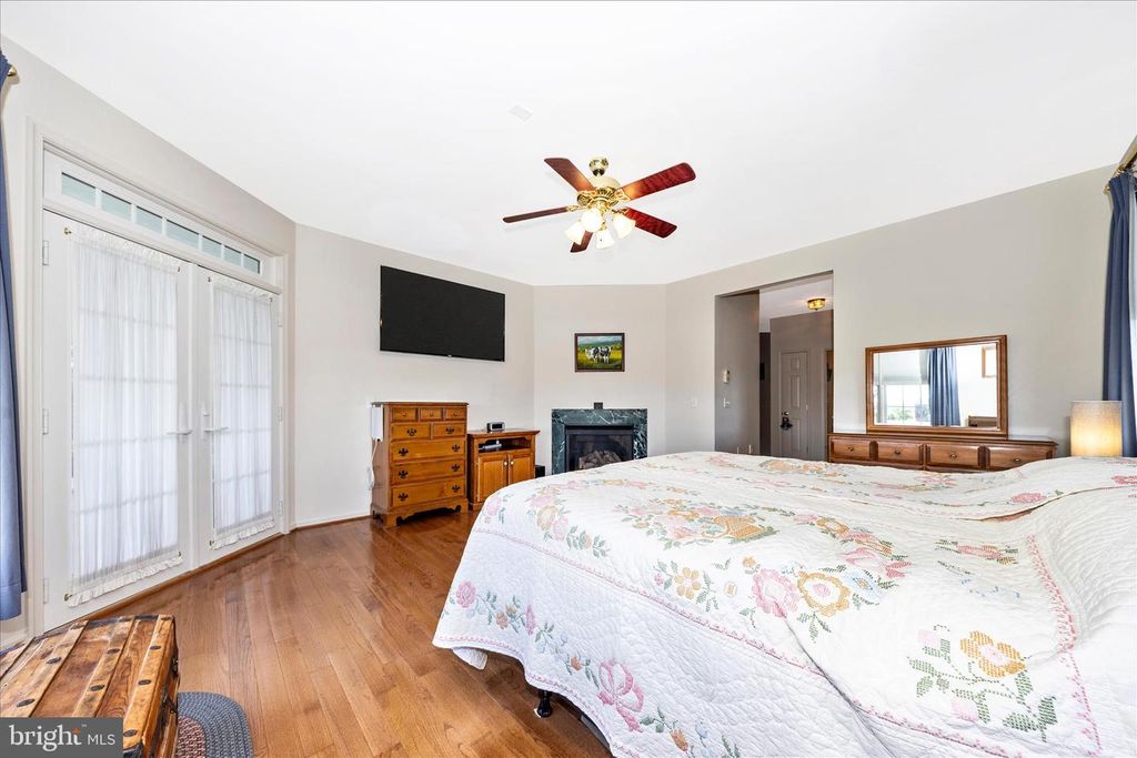 Image 16 of property listing at 4739 ELMER DERR RD, Frederick, MD 21703