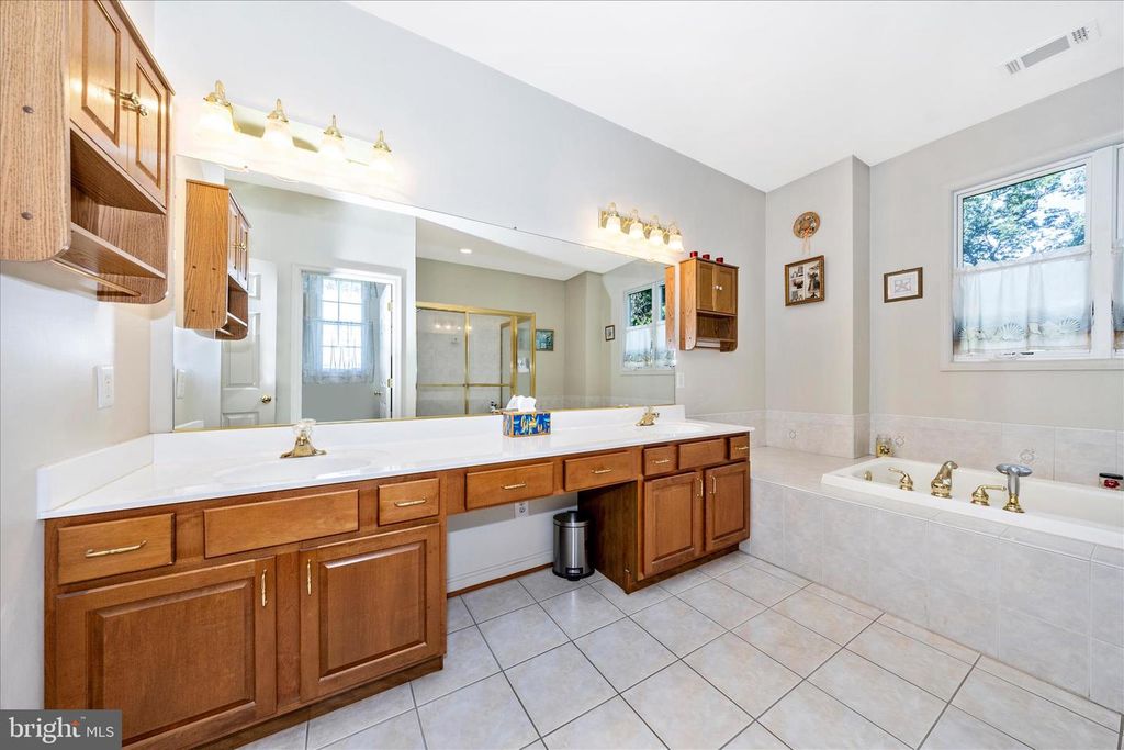 Image 17 of property listing at 4739 ELMER DERR RD, Frederick, MD 21703