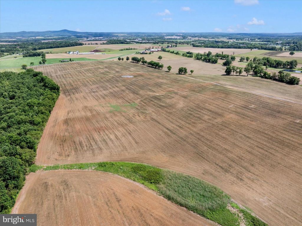 Image 91 of property listing at 4739 ELMER DERR RD, Frederick, MD 21703