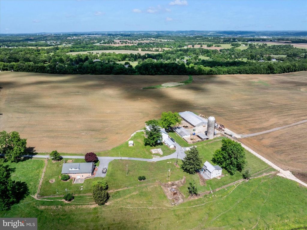 Image 95 of property listing at 4739 ELMER DERR RD, Frederick, MD 21703