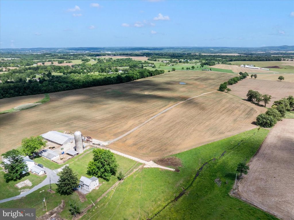 Image 96 of property listing at 4739 ELMER DERR RD, Frederick, MD 21703