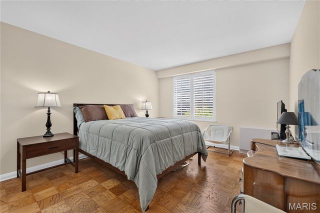 900 S Hanley Road 4C, Clayton, MO 63105