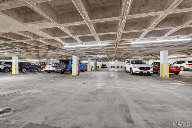 900 S Hanley Road 4C, Clayton, MO 63105