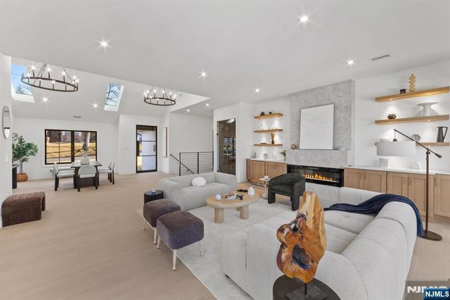 580 Nordhoff Drive, Leonia, NJ 07605