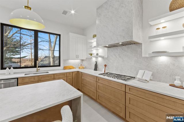 580 Nordhoff Drive, Leonia, NJ 07605