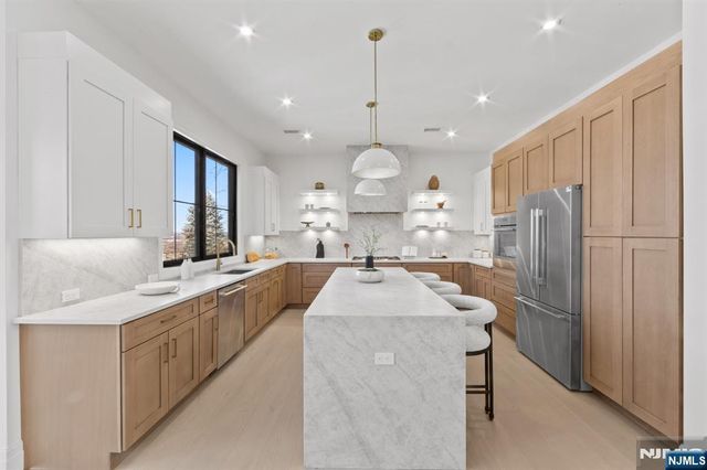 580 Nordhoff Drive, Leonia, NJ 07605