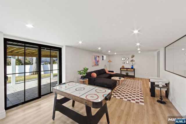 580 Nordhoff Drive, Leonia, NJ 07605