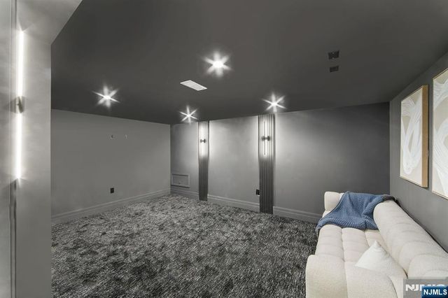 580 Nordhoff Drive, Leonia, NJ 07605