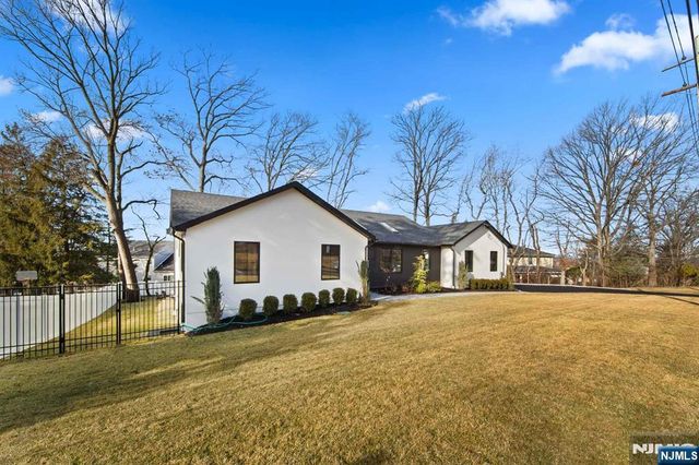 580 Nordhoff Drive, Leonia, NJ 07605