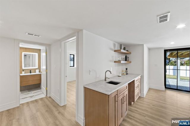 580 Nordhoff Drive, Leonia, NJ 07605