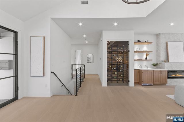 580 Nordhoff Drive, Leonia, NJ 07605