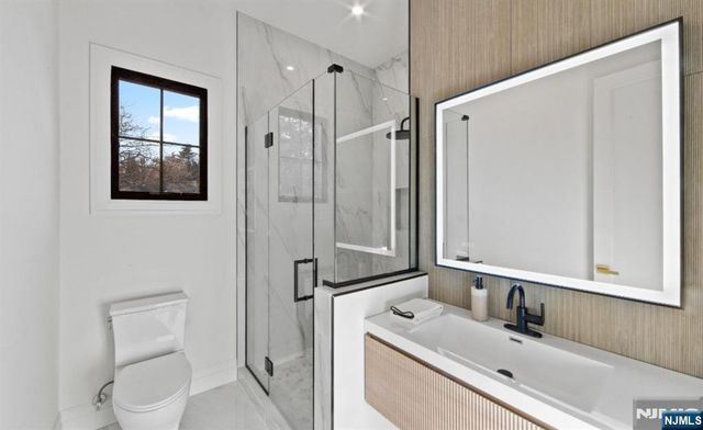 580 Nordhoff Drive, Leonia, NJ 07605