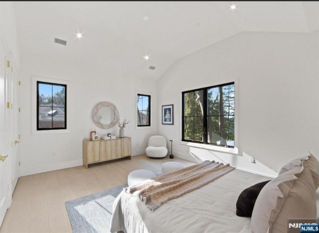 580 Nordhoff Drive, Leonia, NJ 07605