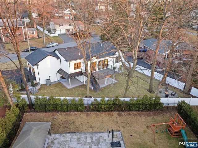 580 Nordhoff Drive, Leonia, NJ 07605