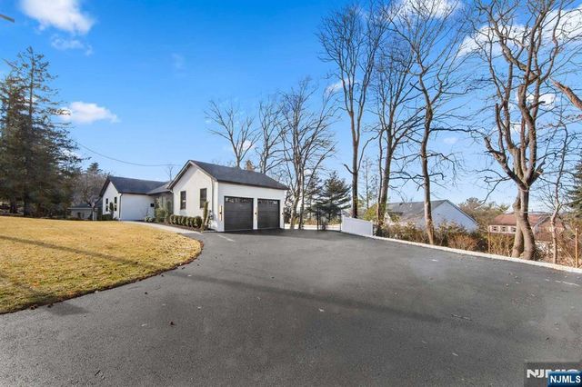 580 Nordhoff Drive, Leonia, NJ 07605