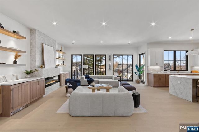 580 Nordhoff Drive, Leonia, NJ 07605