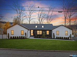 580 Nordhoff Drive, Leonia, NJ 07605