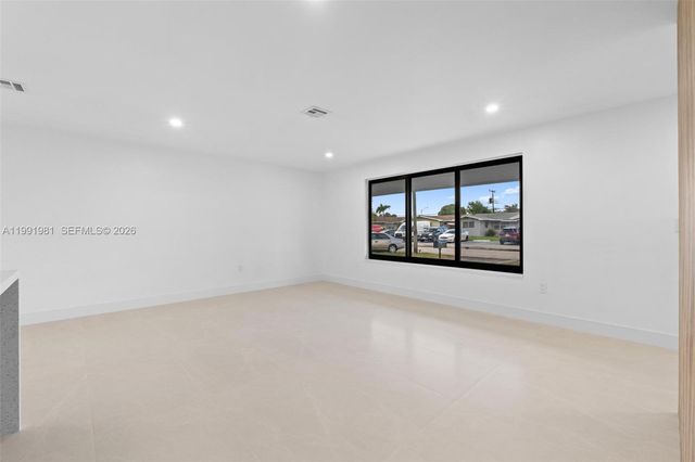 7570 Venetian St, Miramar, FL 33023