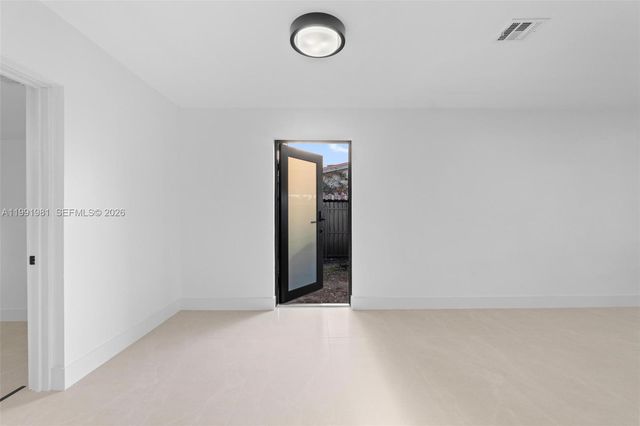 7570 Venetian St, Miramar, FL 33023