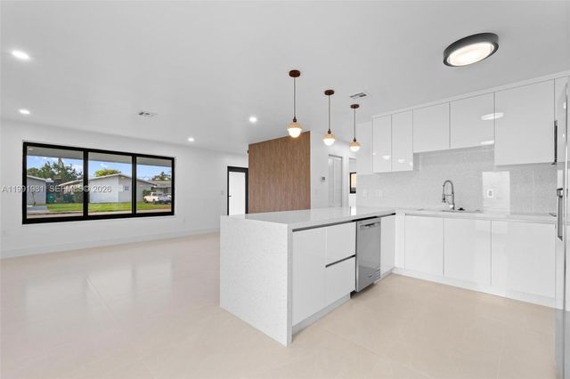 7570 Venetian St, Miramar, FL 33023