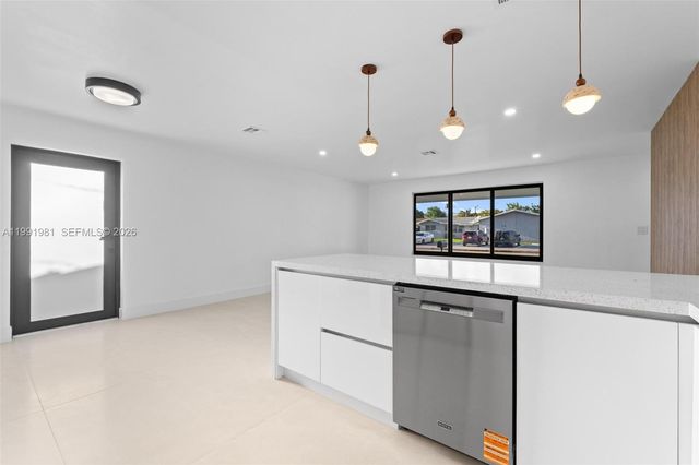 7570 Venetian St, Miramar, FL 33023