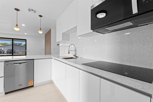 7570 Venetian St, Miramar, FL 33023