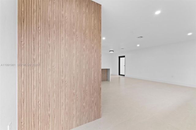 7570 Venetian St, Miramar, FL 33023