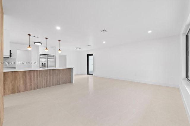 7570 Venetian St, Miramar, FL 33023