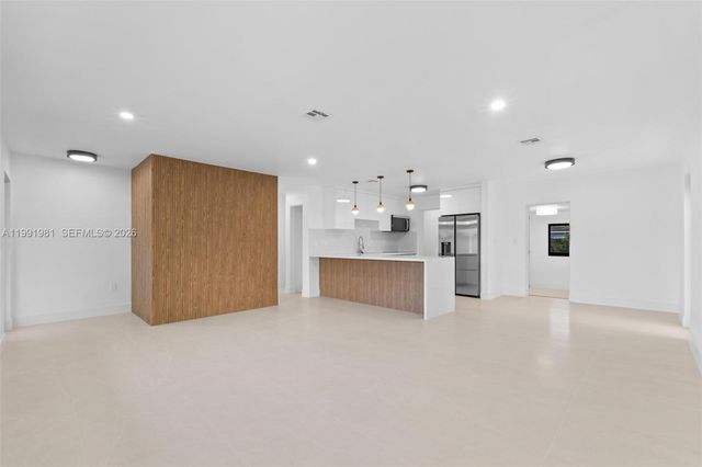 7570 Venetian St, Miramar, FL 33023