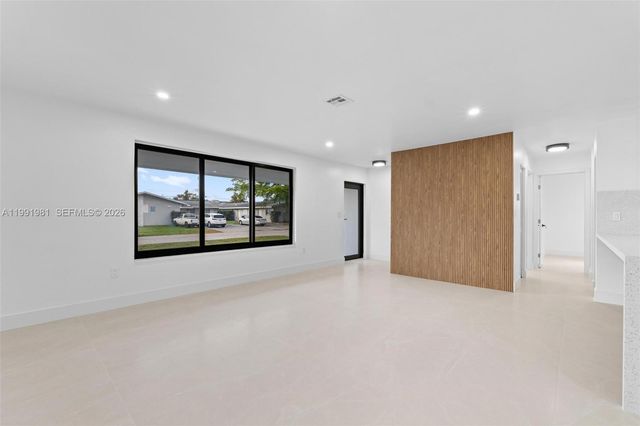 7570 Venetian St, Miramar, FL 33023