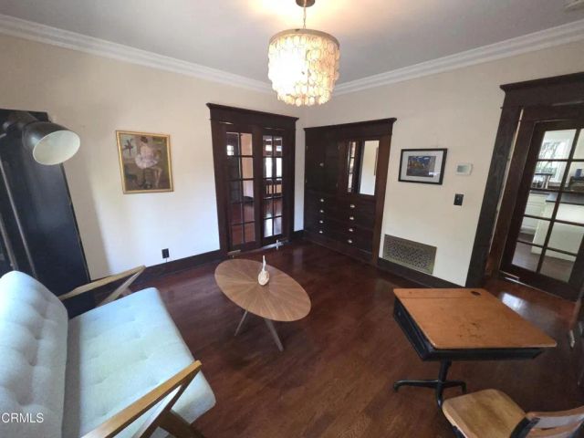 126 N Meridith Avenue, Pasadena, CA 91106