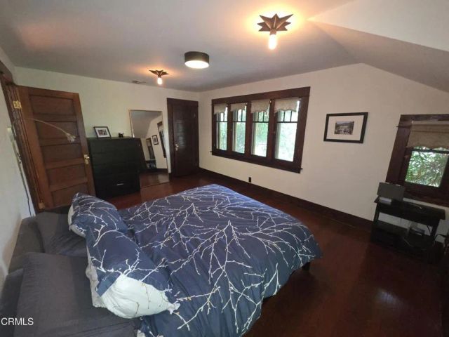 126 N Meridith Avenue, Pasadena, CA 91106