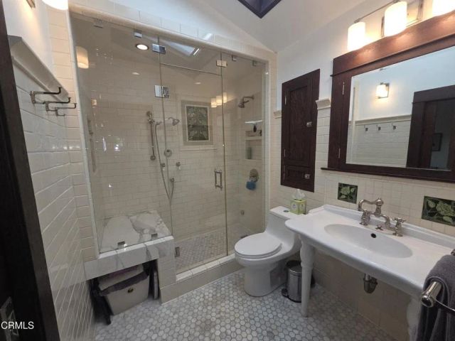 126 N Meridith Avenue, Pasadena, CA 91106