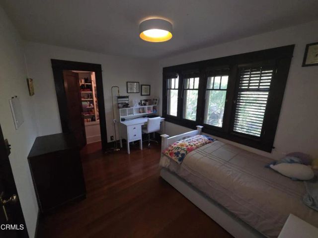 126 N Meridith Avenue, Pasadena, CA 91106