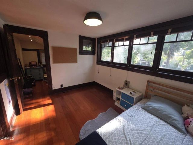 126 N Meridith Avenue, Pasadena, CA 91106