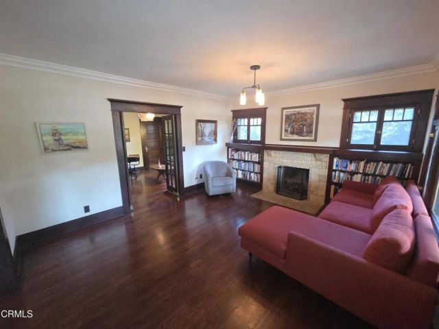 126 N Meridith Avenue, Pasadena, CA 91106