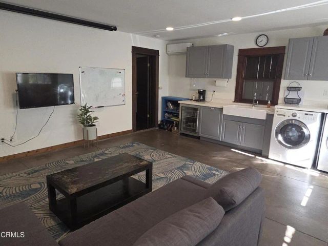 126 N Meridith Avenue, Pasadena, CA 91106