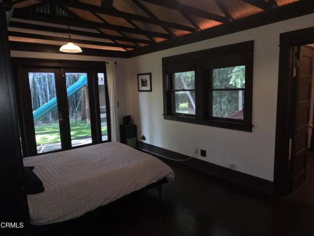 126 N Meridith Avenue, Pasadena, CA 91106