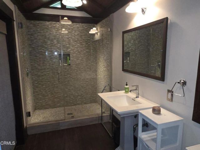 126 N Meridith Avenue, Pasadena, CA 91106