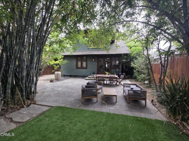 126 N Meridith Avenue, Pasadena, CA 91106