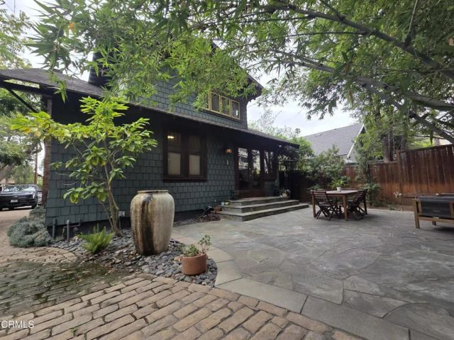 126 N Meridith Avenue, Pasadena, CA 91106