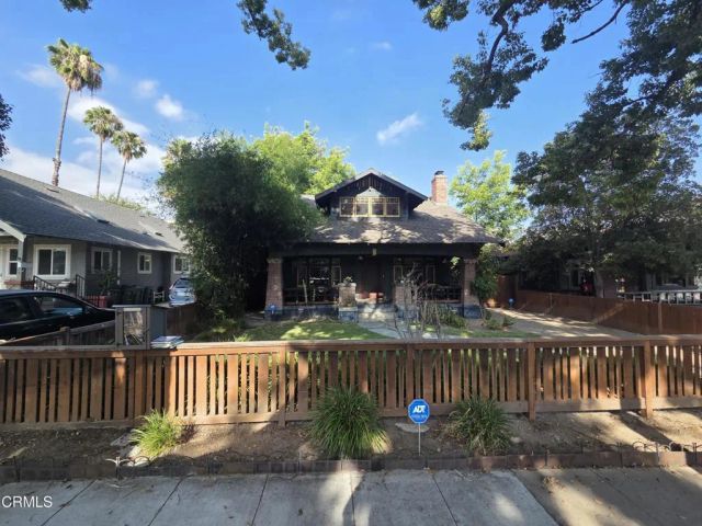 126 N Meridith Avenue, Pasadena, CA 91106