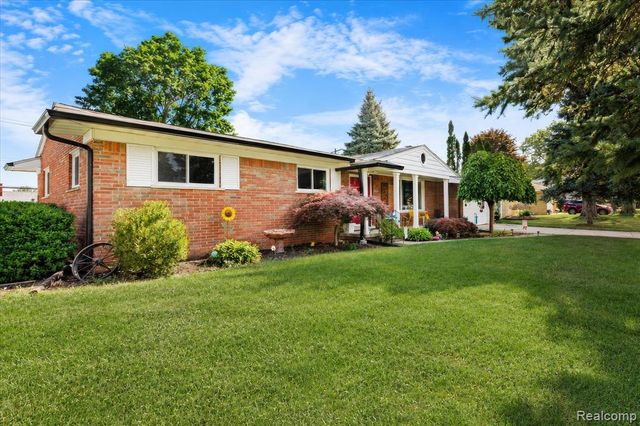 18701 Thomasine Street, Clinton Township, MI 48036