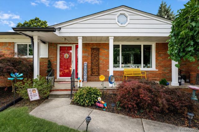 18701 Thomasine Street, Clinton Township, MI 48036