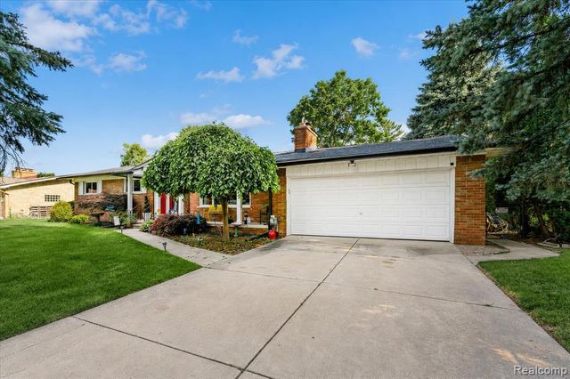 18701 Thomasine Street, Clinton Township, MI 48036