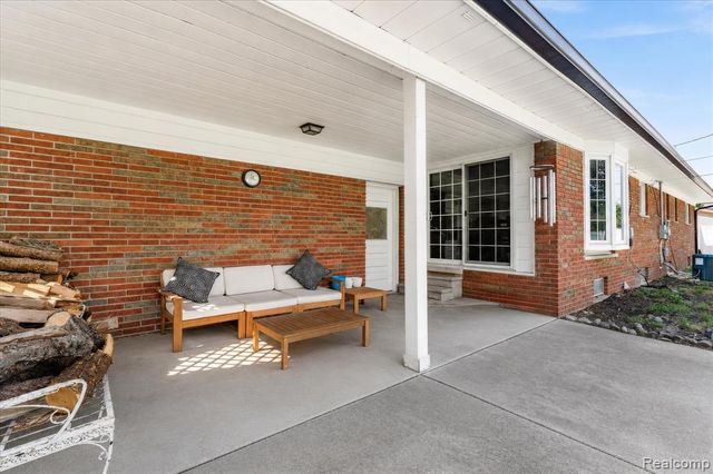 18701 Thomasine Street, Clinton Township, MI 48036