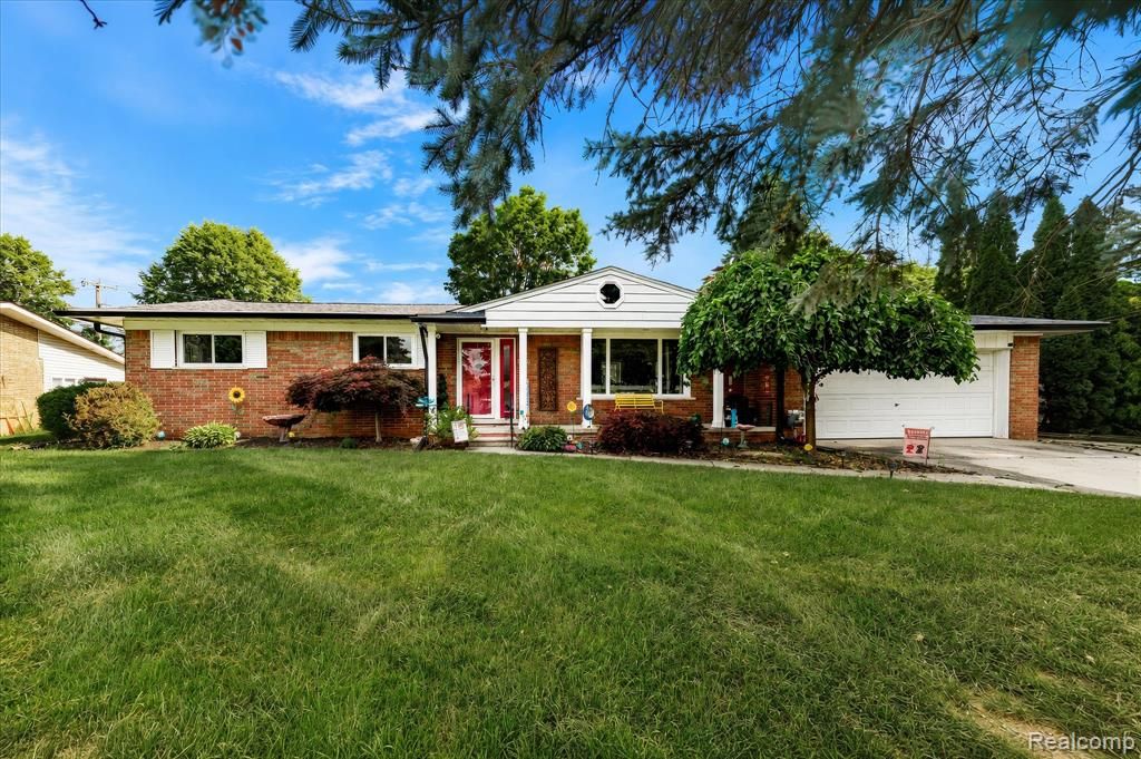 18701 Thomasine Street, Clinton Township, MI 48036