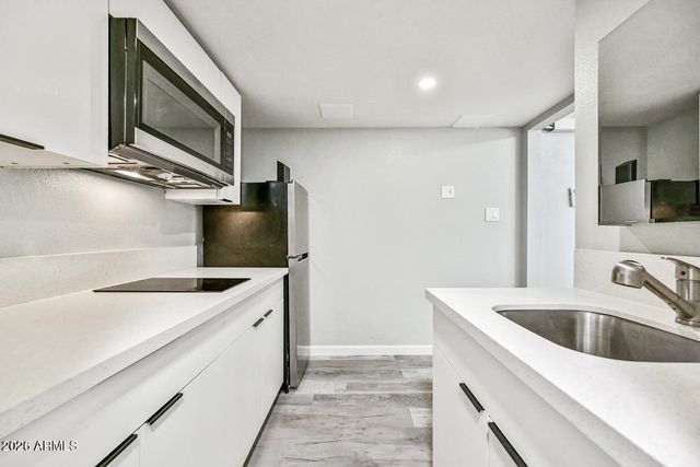 3025 N 32nd Street Apt 13, Phoenix, AZ 85018